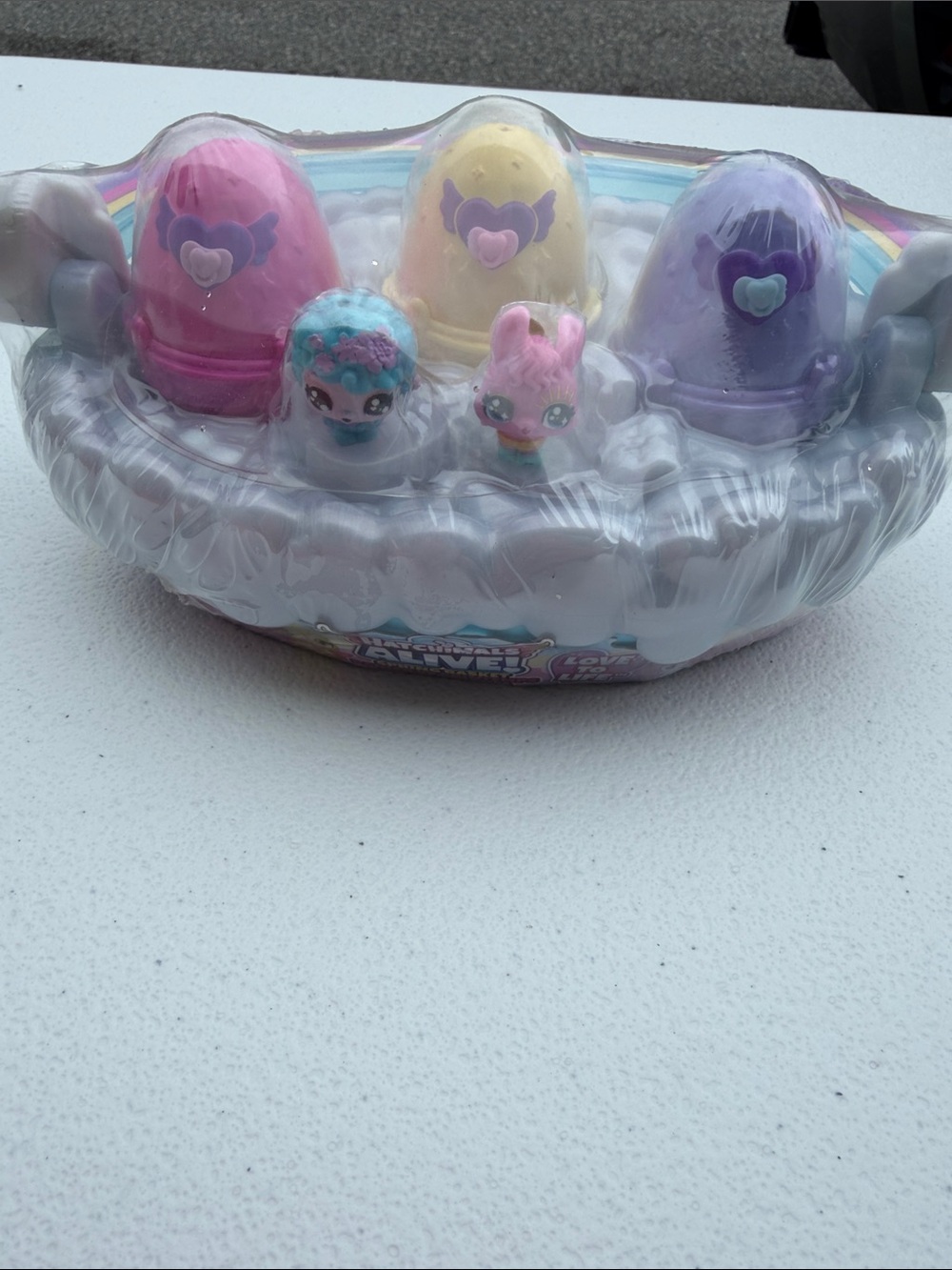 Hatchimals Surprise Mini Basket Egg Playset with Mini Characters